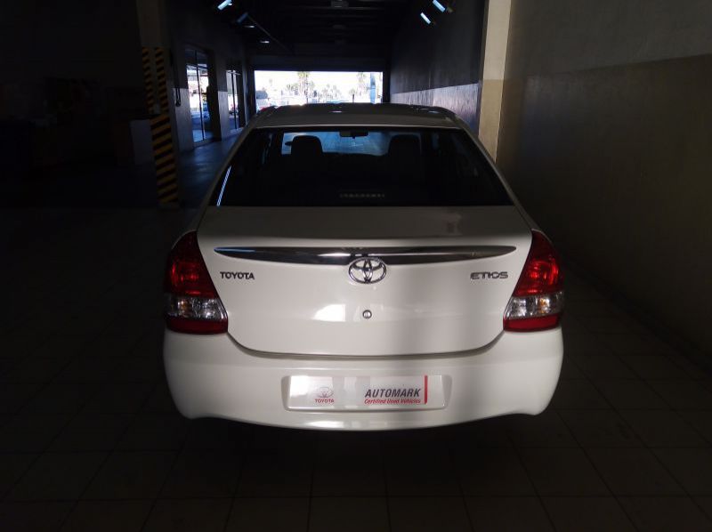 2015 Toyota ETIOS 1.5 XS pictures