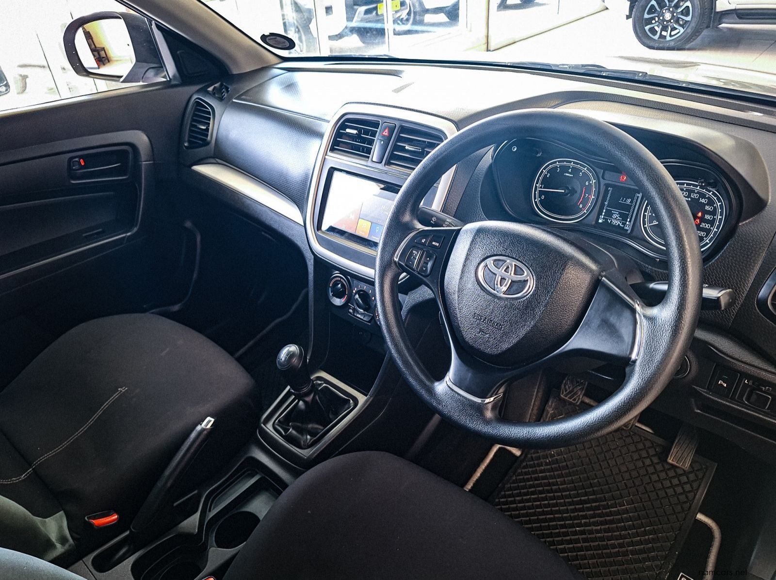 2022 Toyota Urban Cruiser 1.5 Xi pictures