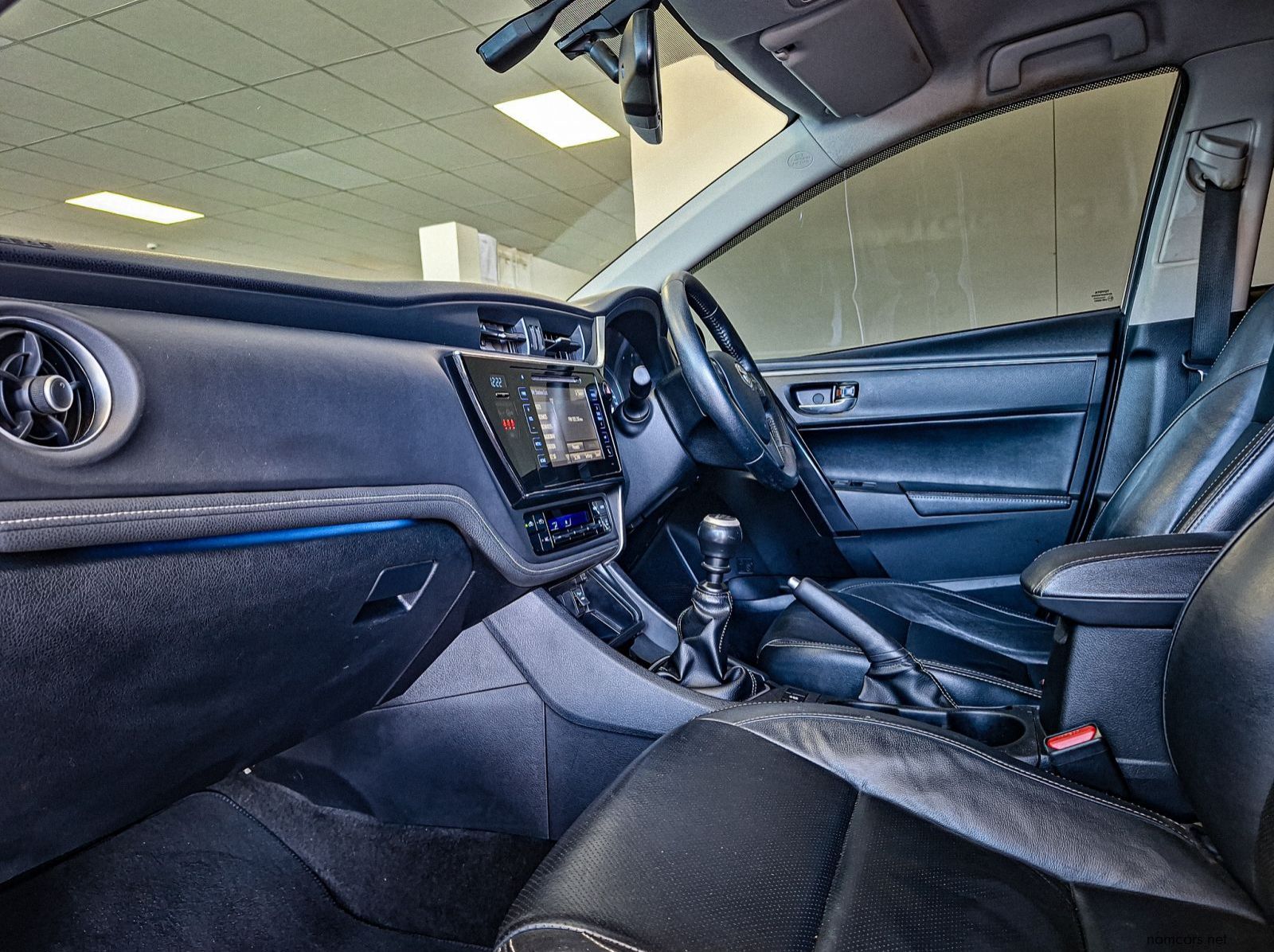 2019 Toyota Corolla 1.8 Exclusive MT pictures