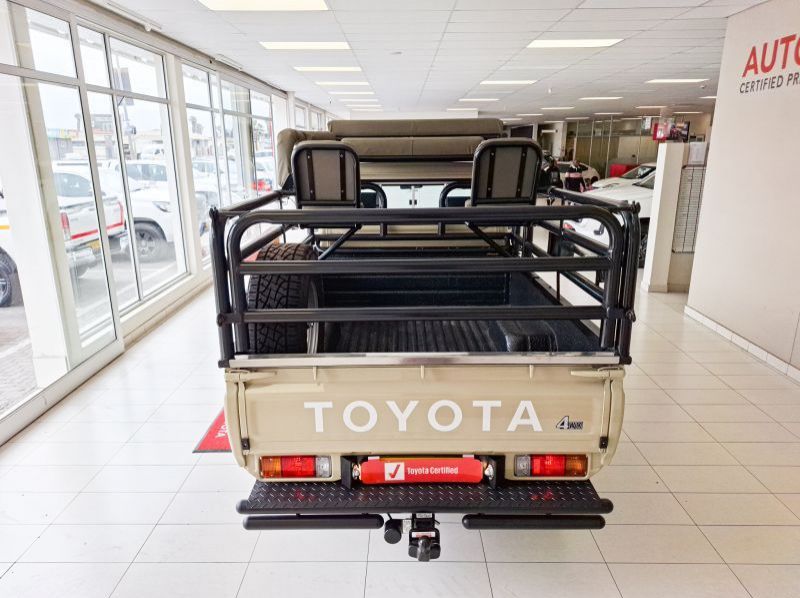 2023 Toyota Landcruiser 79 SC 4.2D pictures