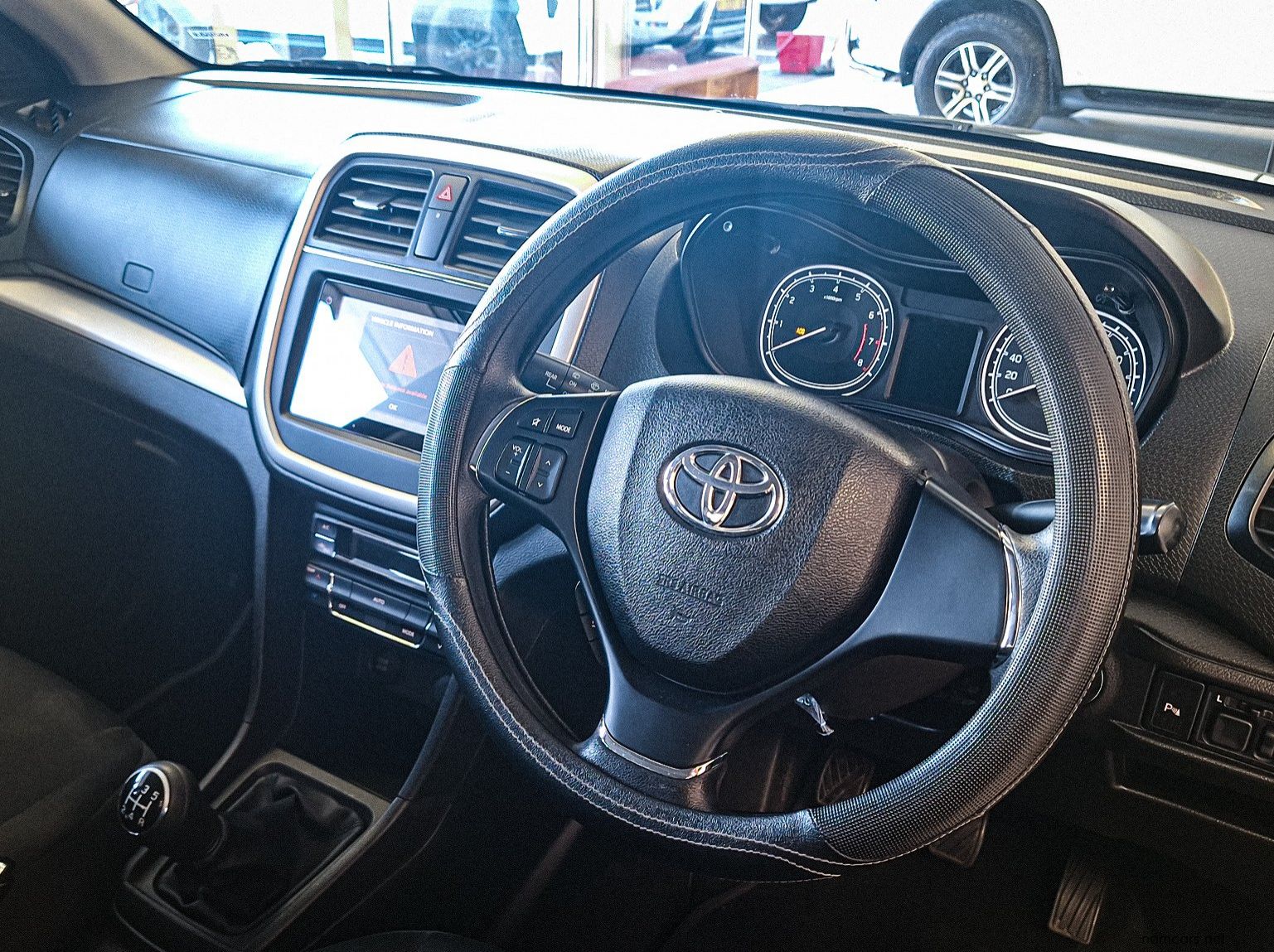 2023 Toyota Urban Cruiser 1.5 XS MT pictures