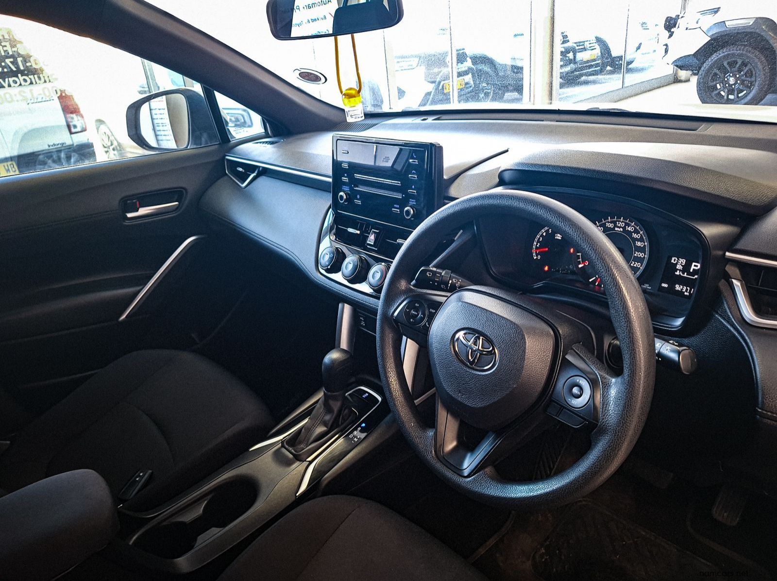 2022 Toyota Corolla Cross 1.8 Xi CVT pictures