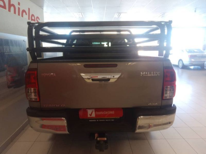 2017 Toyota HILUX DC 4.0 V6 4X4 AT pictures
