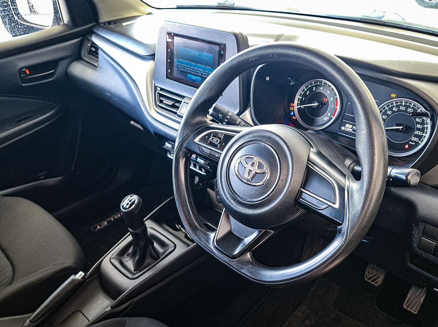 2023 Toyota Starlet 1.5 Xi MT pictures