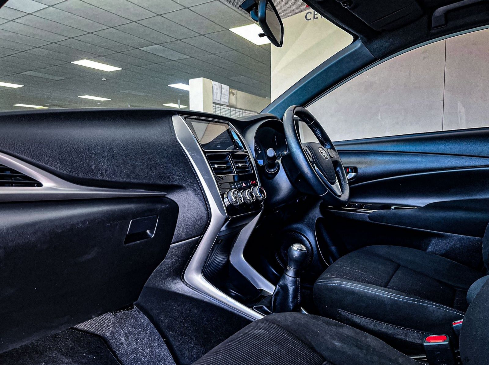 2018 Toyota Yaris 1.5 XS MT pictures