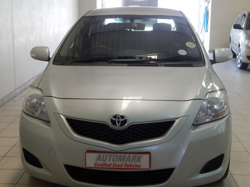 2011 Toyota Yaris sedan pictures