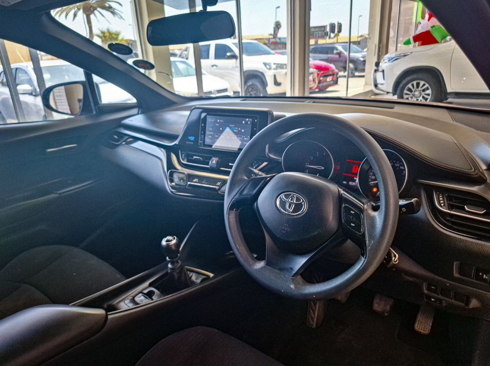 2019 Toyota C-HR 1.2T pictures