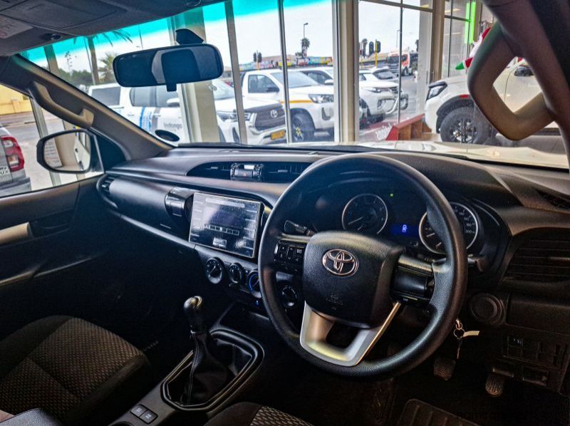 2018 Toyota Hilux 2.4 SRX DC 4x4 pictures