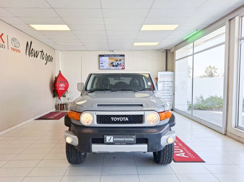 2017 Toyota FJ Cruiser 4.0 V6 4x4 AT pictures