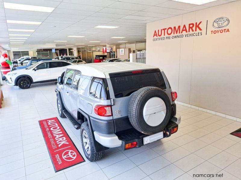 2017 Toyota FJ Cruiser 4.0 V6 4x4 AT pictures