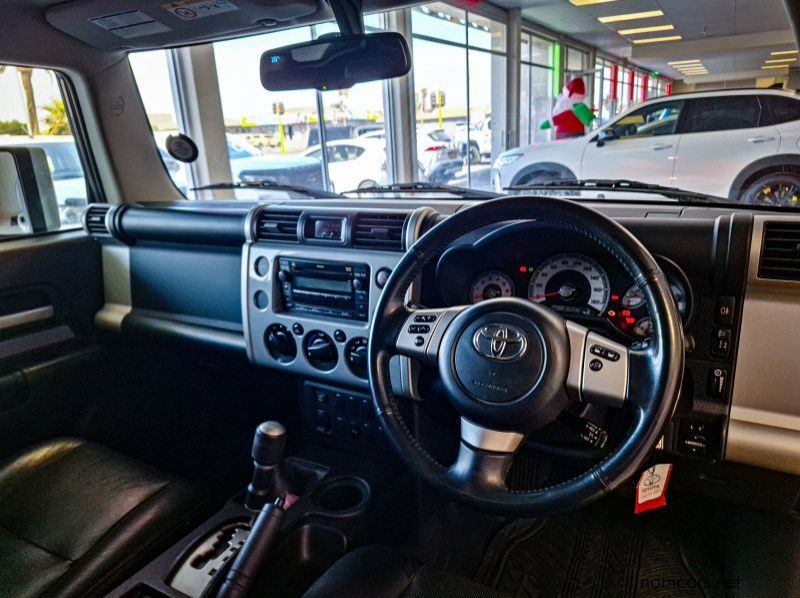 2017 Toyota FJ Cruiser 4.0 V6 4x4 AT pictures