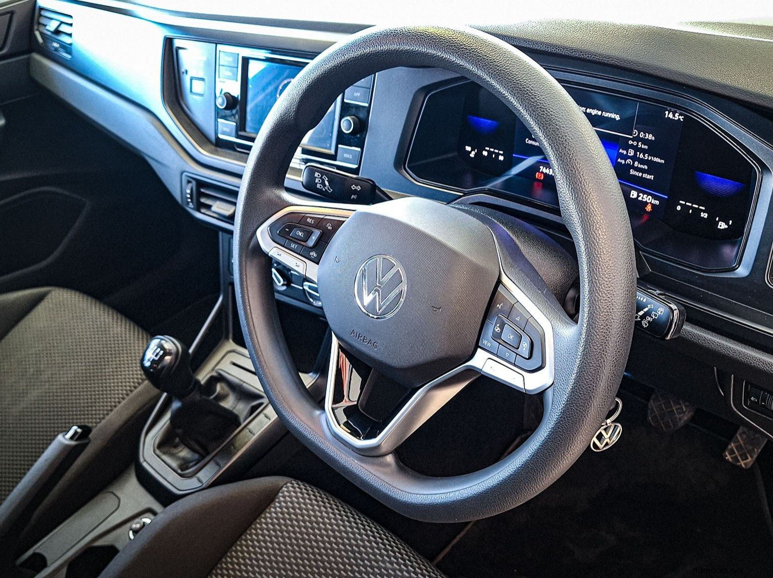 2023 Volkswagen Polo TSi 1.0 MT pictures