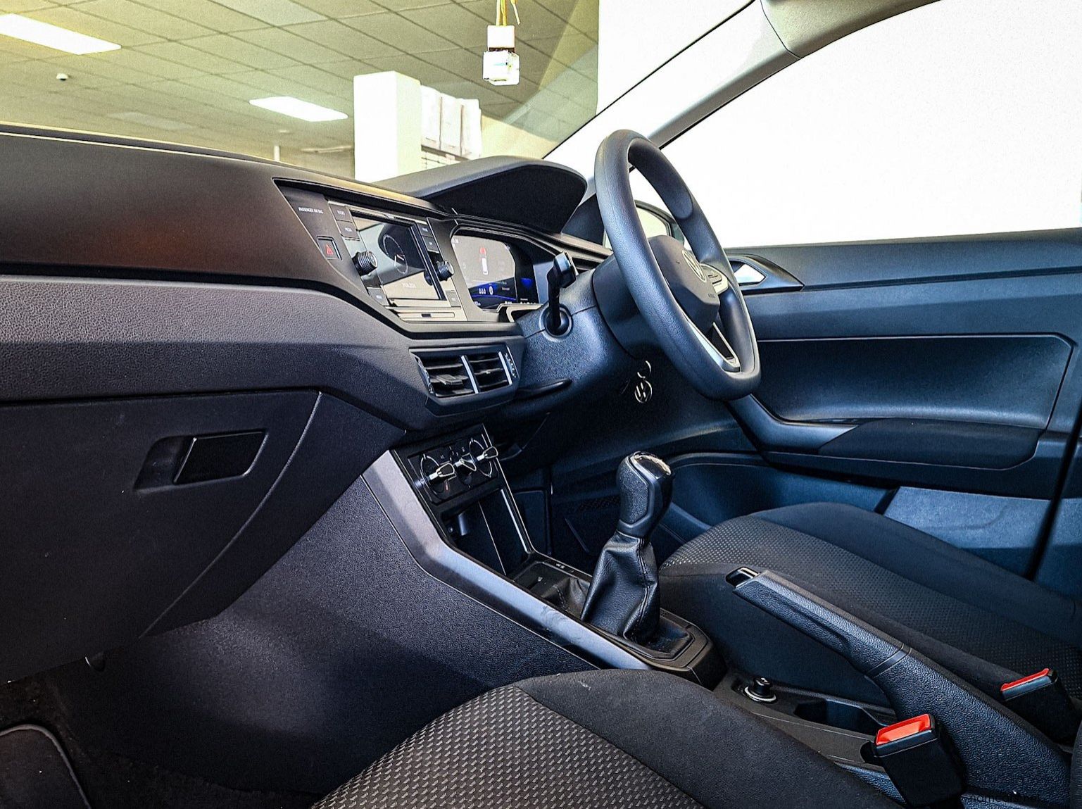 2023 Volkswagen Polo TSi 1.0 MT pictures