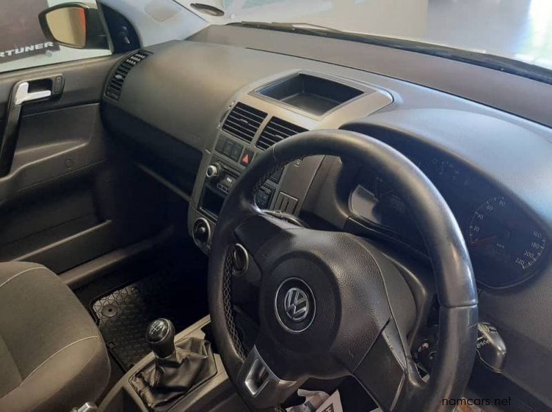 2015 Volkswagen POLO VIVO GP 1.6 MAXX 5DR pictures