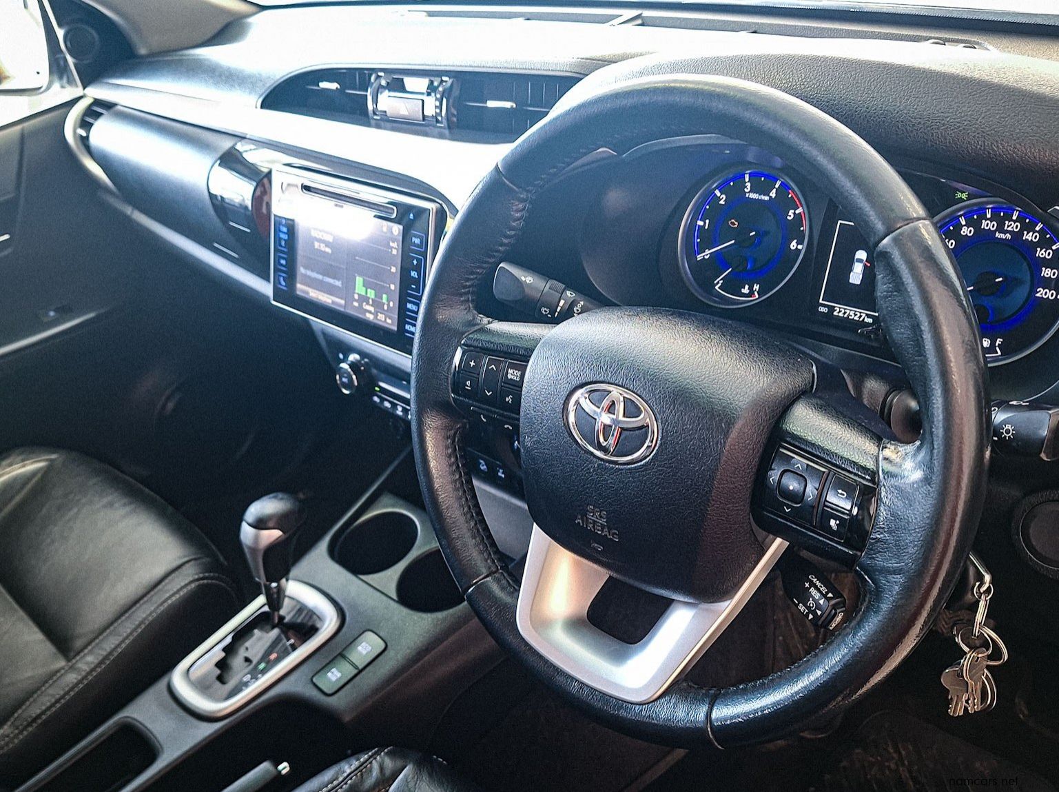 2017 Toyota Hilux Raider 2.8 GD6 4x4 AT pictures