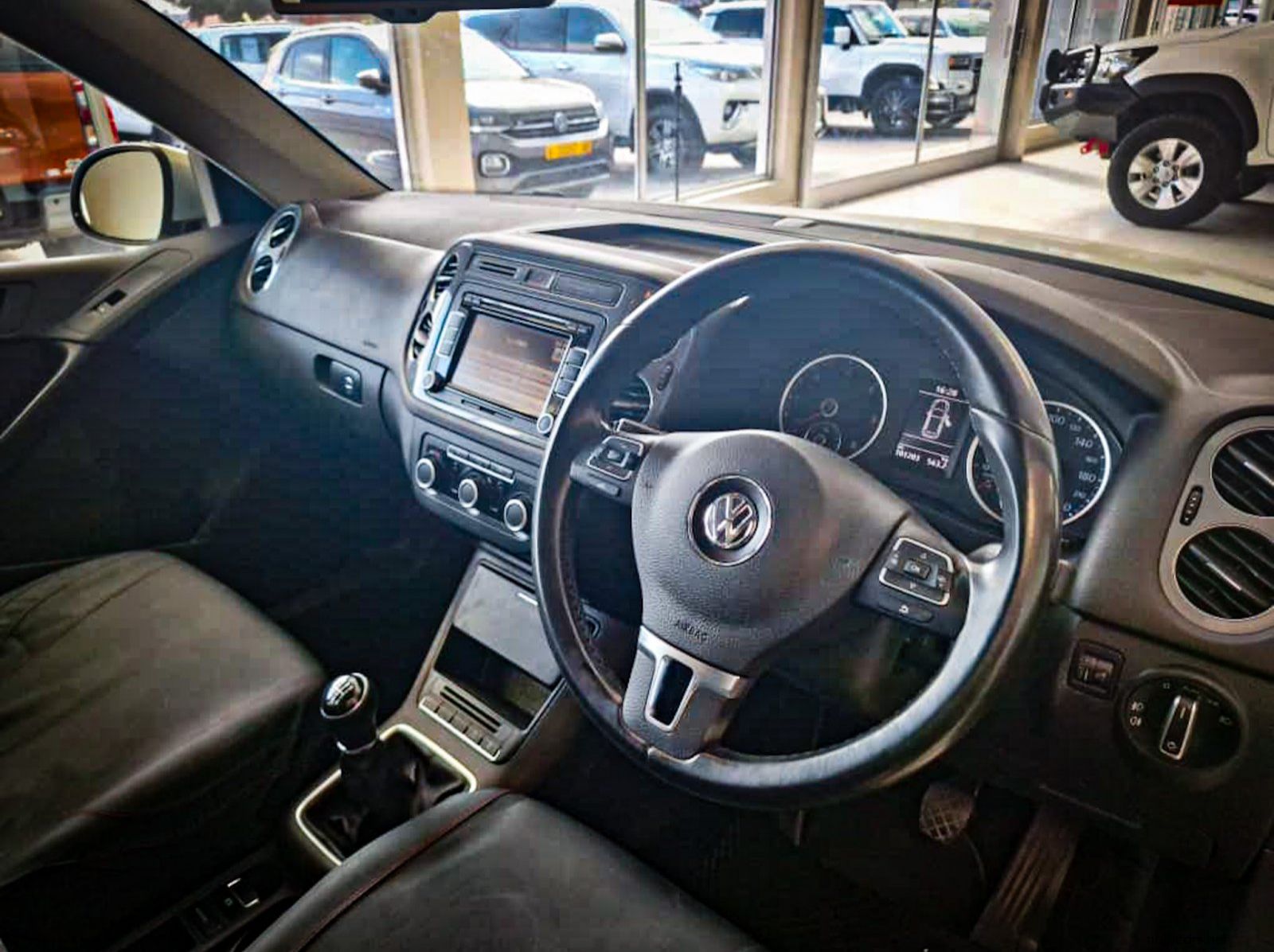 2015 Volkswagen Tiguan 2.0 TDi B/mot trend-fun pictures