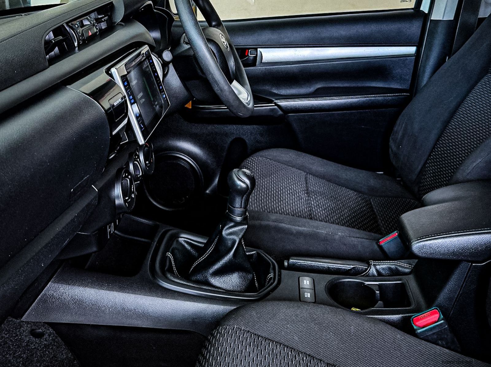 2019 Toyota HILUX DC 2.4 GD-6 RB SRX MT pictures