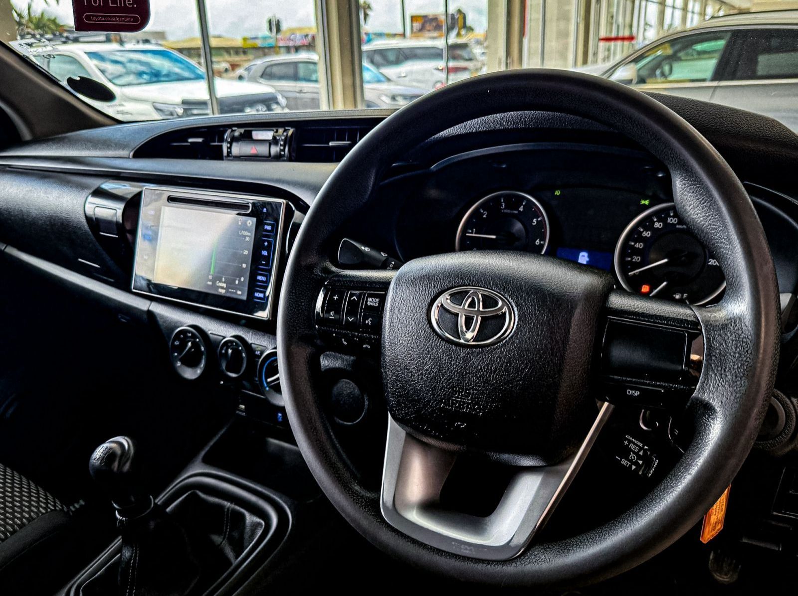 2019 Toyota HILUX DC 2.4 GD-6 RB SRX MT pictures