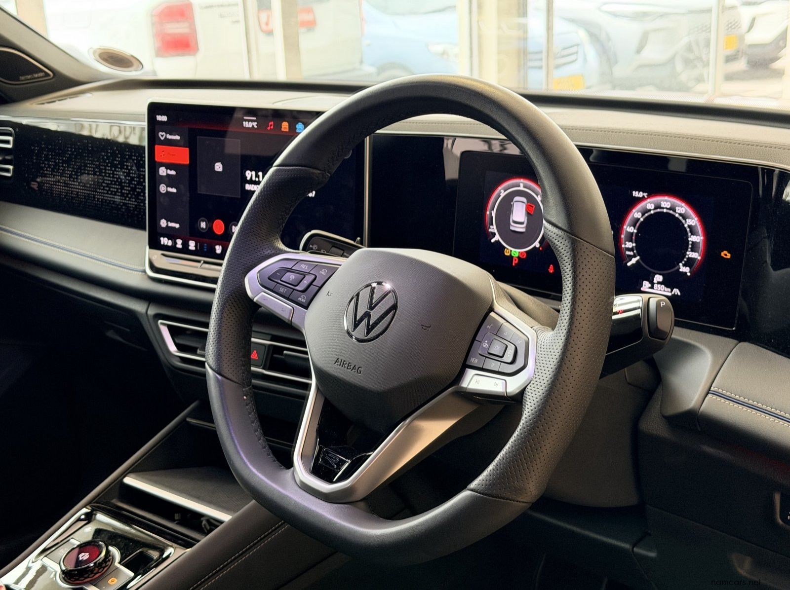 2025 Volkswagen Tiguan 2.0 TDI R-LINE DSG pictures