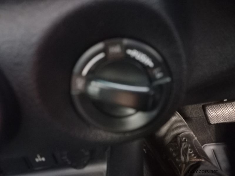 2018 Toyota HILUX SC 2.4 4X4 AT pictures