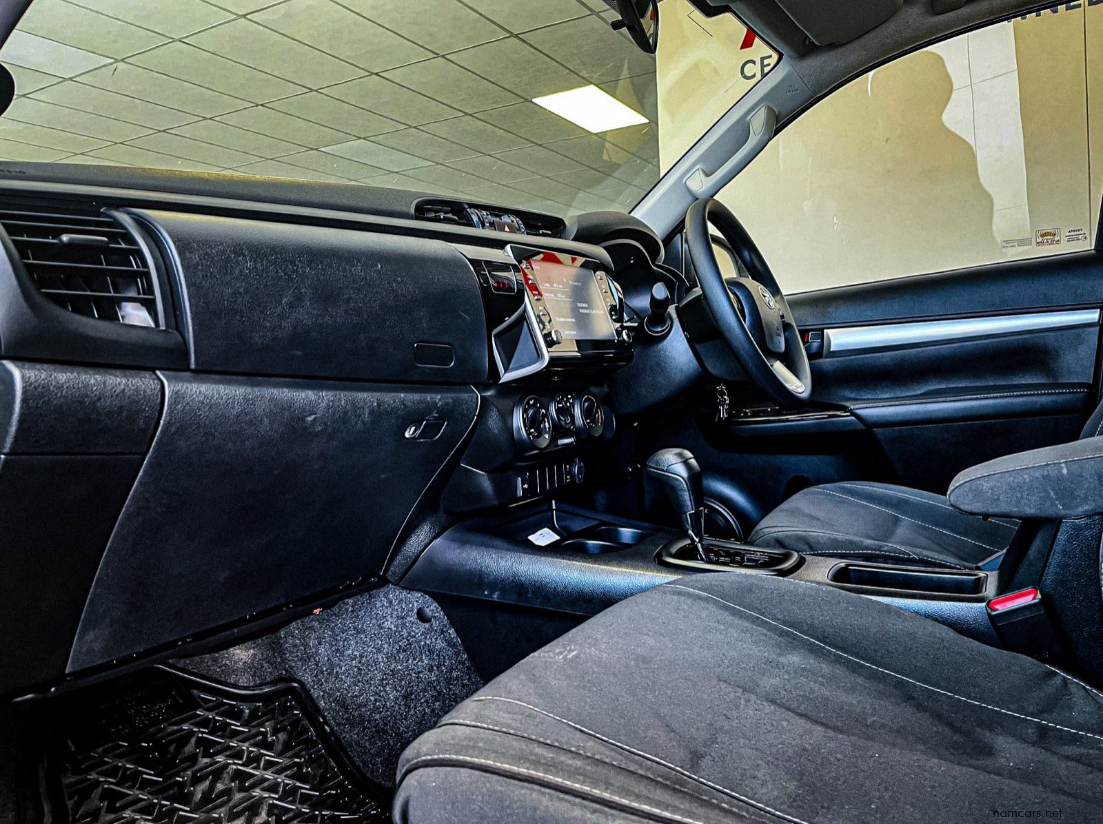 2025 Toyota Hilux Raider 2.4 GD6 RB 2x4 AT pictures