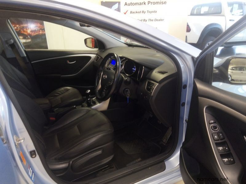 2013 Hyundai HYUNDAI i30 1.8 GLS/EXECUTIVE pictures