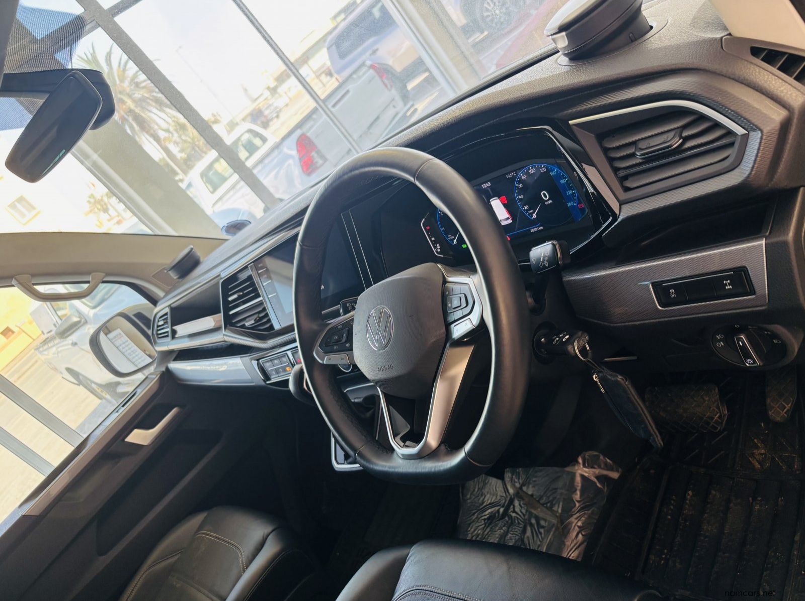 2024 Volkswagen Caravelle 2.0  Bitdi Highline DSG 4Motion (146kw) pictures
