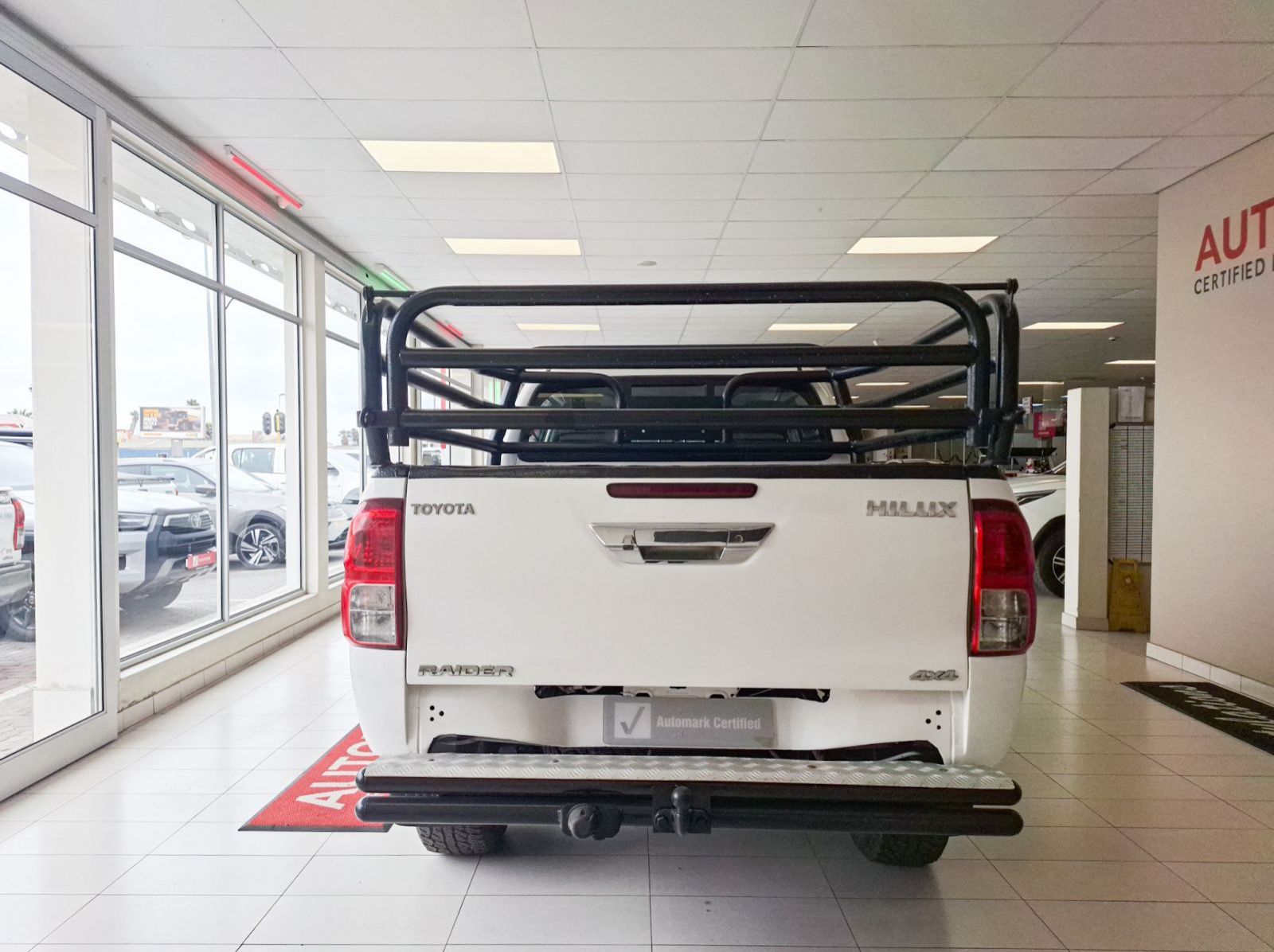 2021 Toyota Hilux 2.4 Gd-6 Raider 4x4 MT pictures