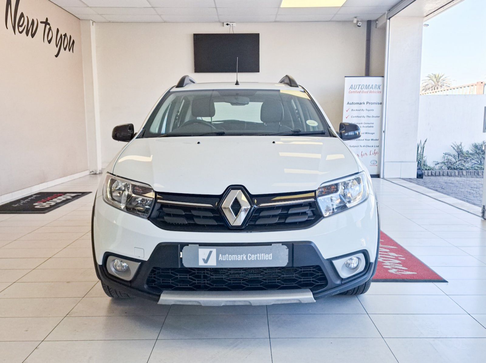 2019 Renault Sandero Stepway Plus pictures