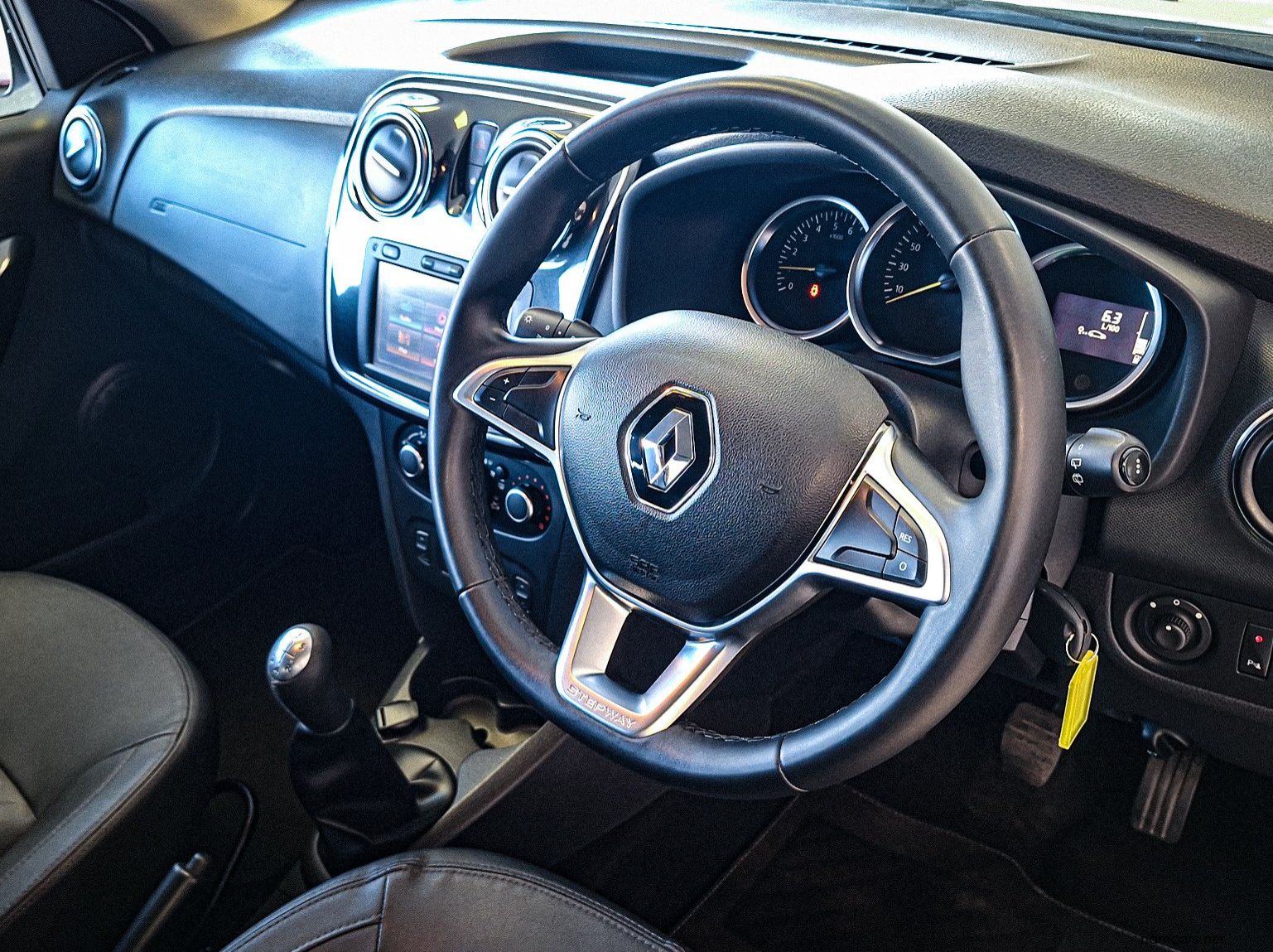 2019 Renault Sandero Stepway Plus pictures