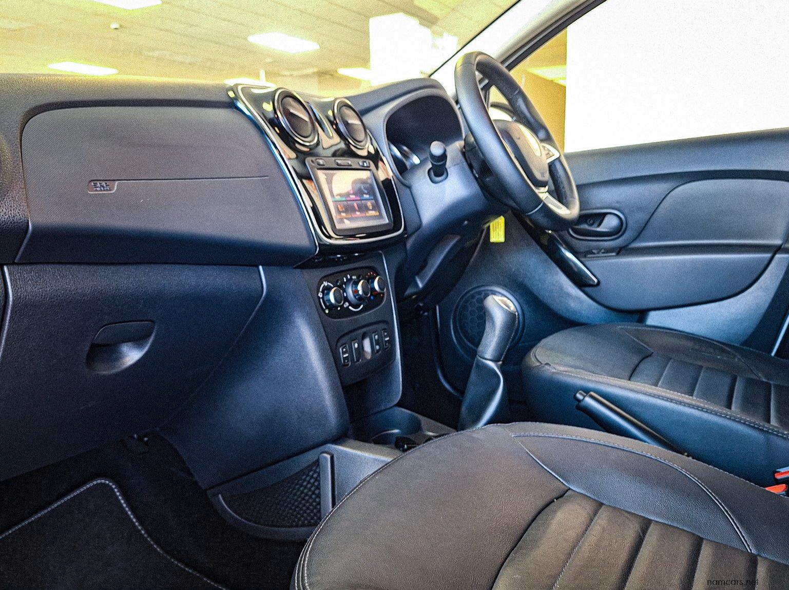 2019 Renault Sandero Stepway Plus pictures