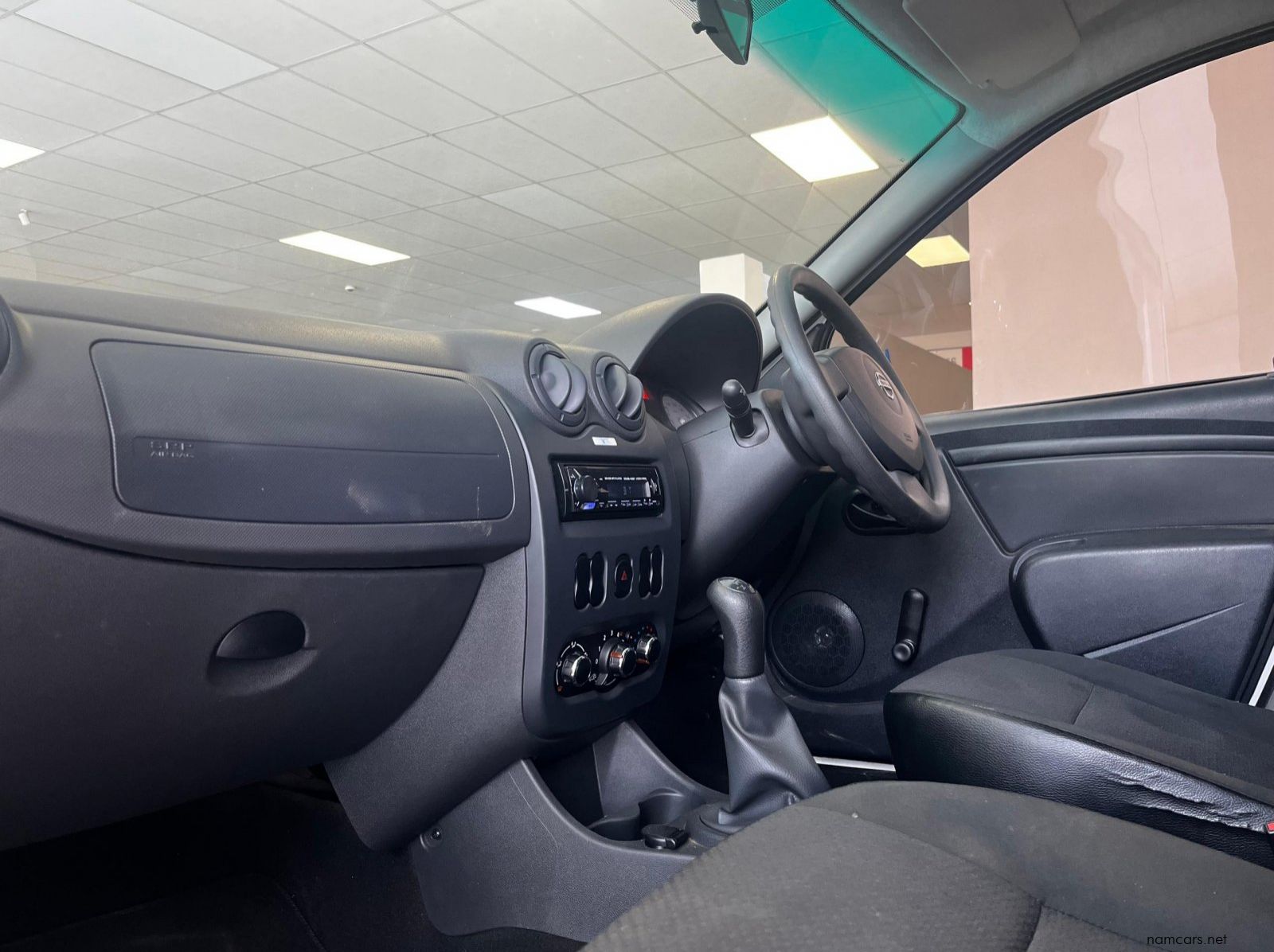 2023 Nissan NP 200 1.6 AC SAFETY PACK MT pictures