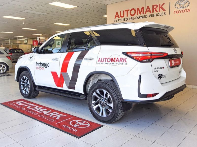 2023 Toyota Fortuner 2.8 VX 4x4 AT pictures