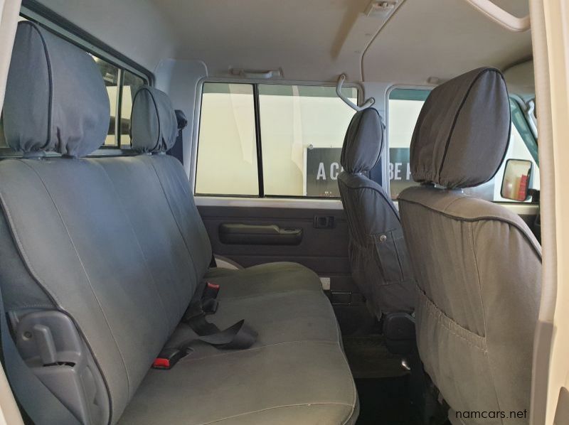 2015 Toyota LANDCRUISER 4.0 V6 D/CAB pictures