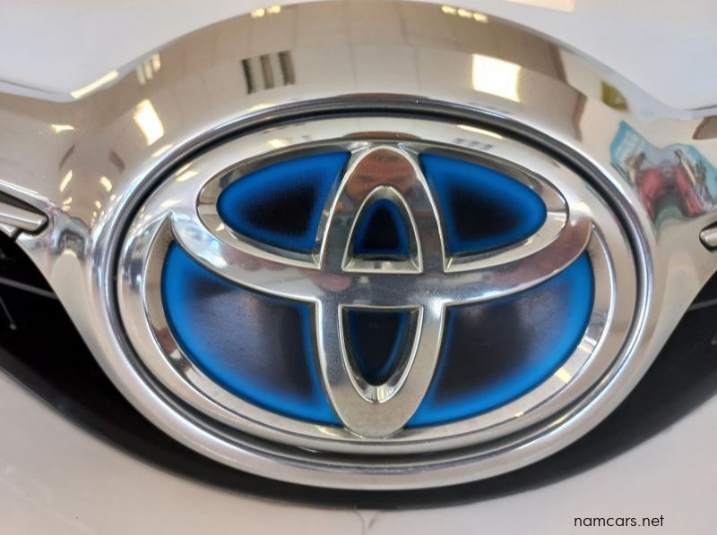 2017 Toyota AURIS 1.8 XR HYBRID pictures