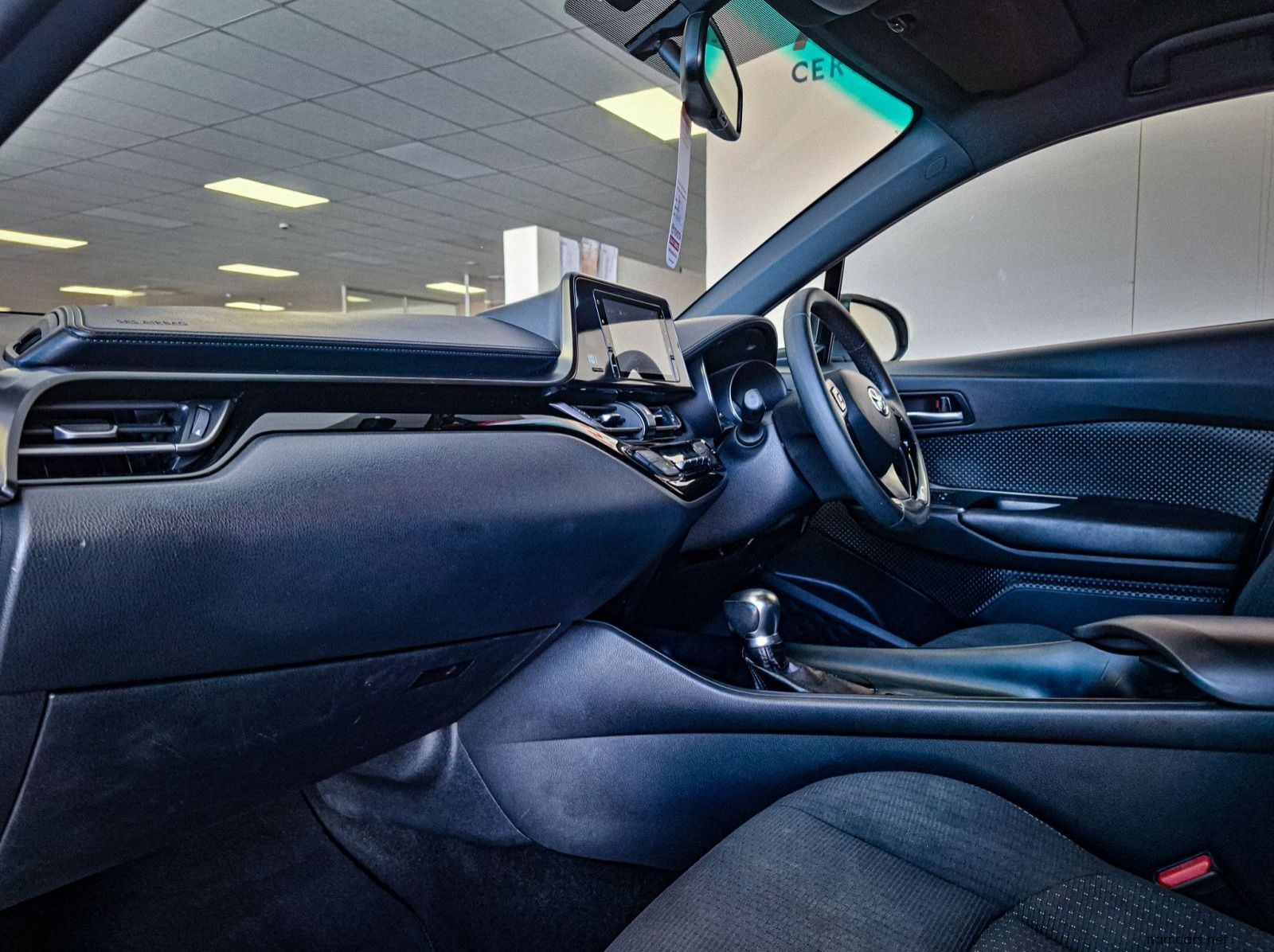 2019 Toyota C-HR 1.2T Plus CVT pictures