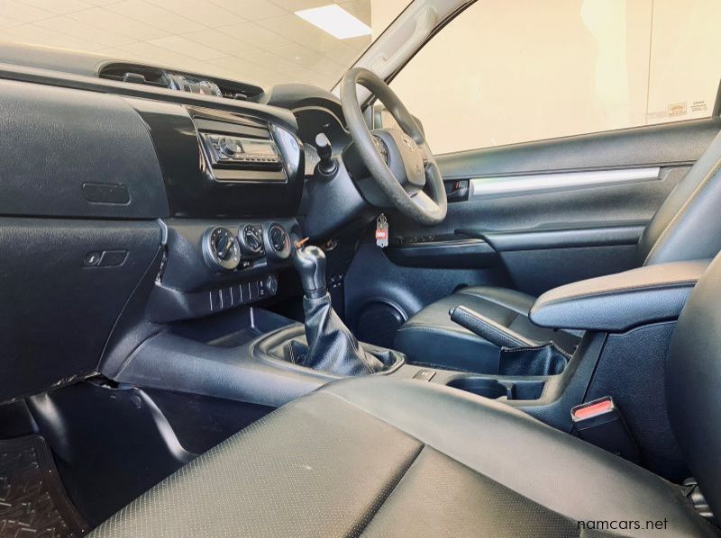 2021 Toyota Hilux 2.4 RB SR S/C pictures