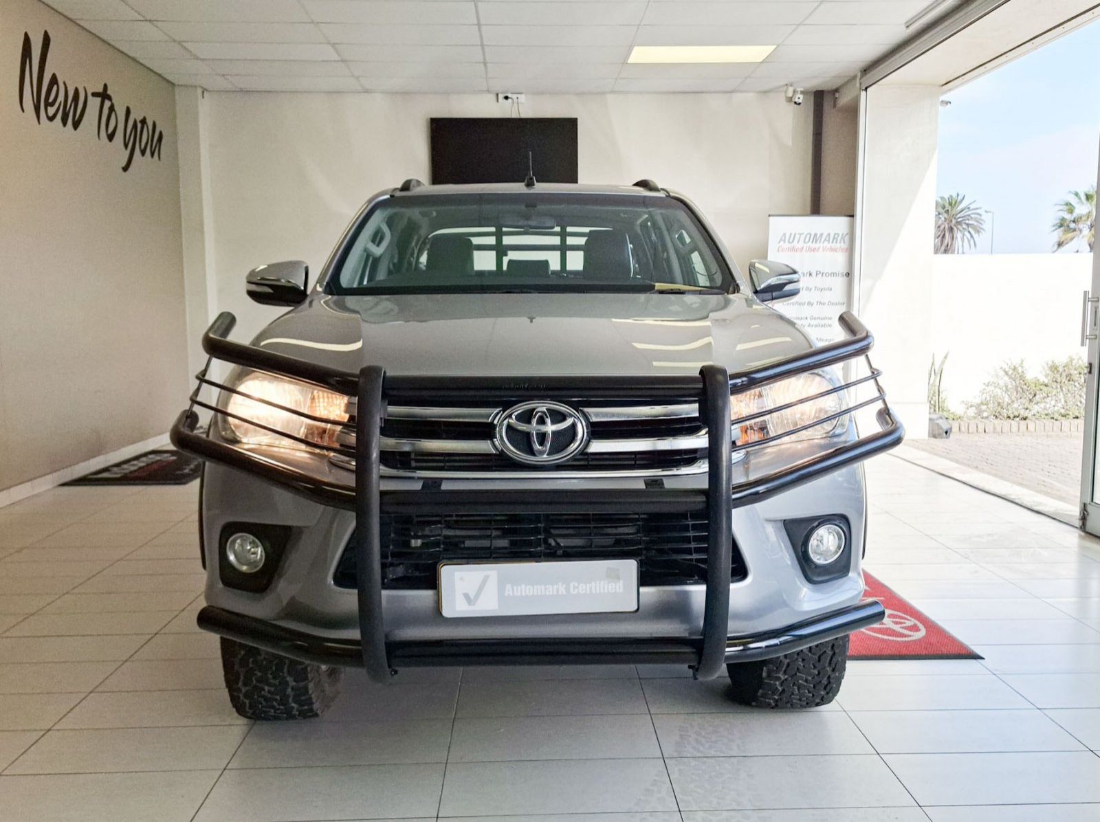 2017 Toyota Hilux Raider 2.8 GD RB 2x4 MT pictures
