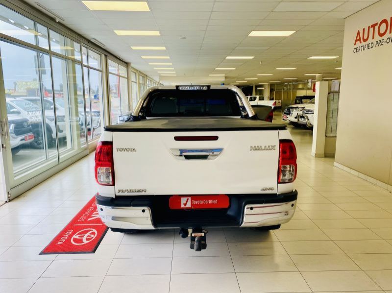 2022 Toyota Hilux 2.4 GD-6 4x4 MT pictures