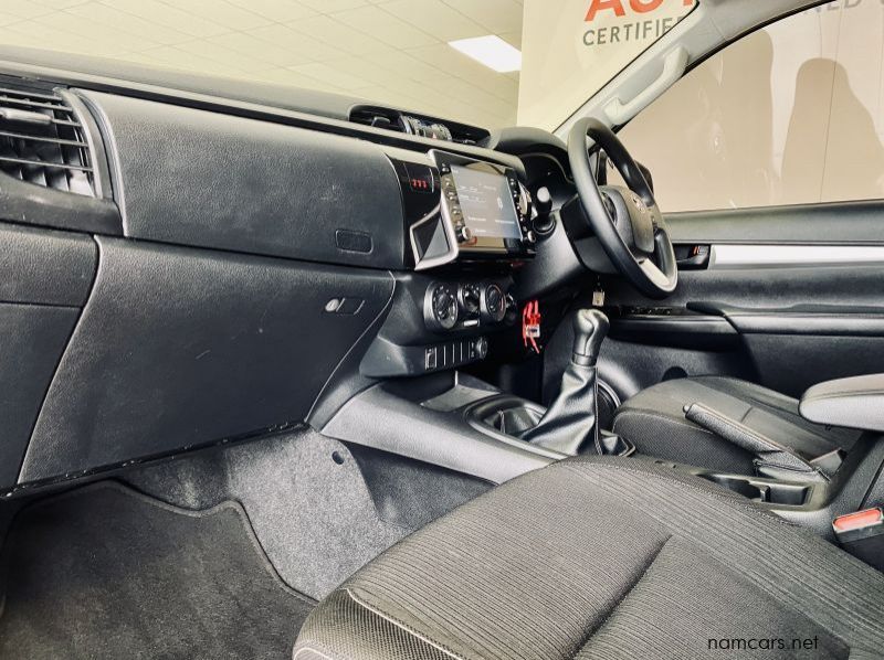 2022 Toyota Hilux 2.4 GD-6 4x4 MT pictures