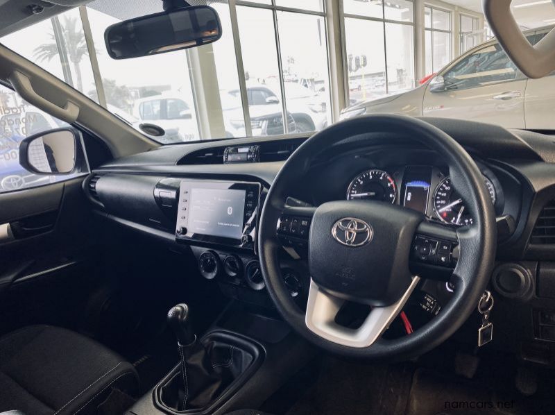 2022 Toyota Hilux 2.4 GD-6 4x4 MT pictures