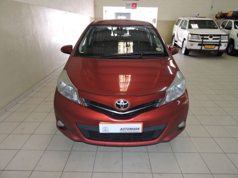 2012 Toyota YARIS 1.3 XR 5DR pictures