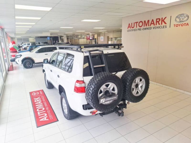 2013 Toyota Land Cruiser 200 GX pictures