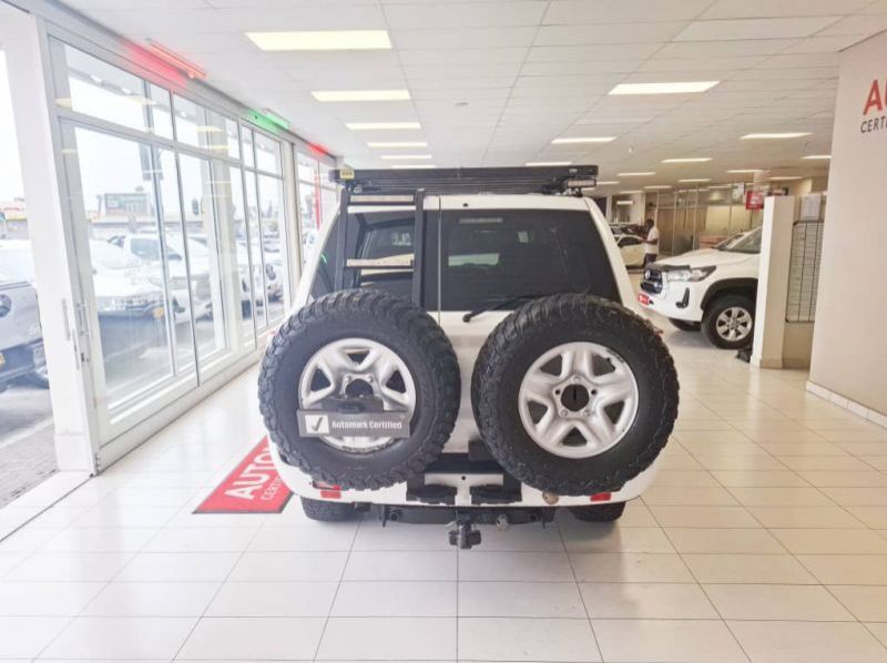 2013 Toyota Land Cruiser 200 GX pictures