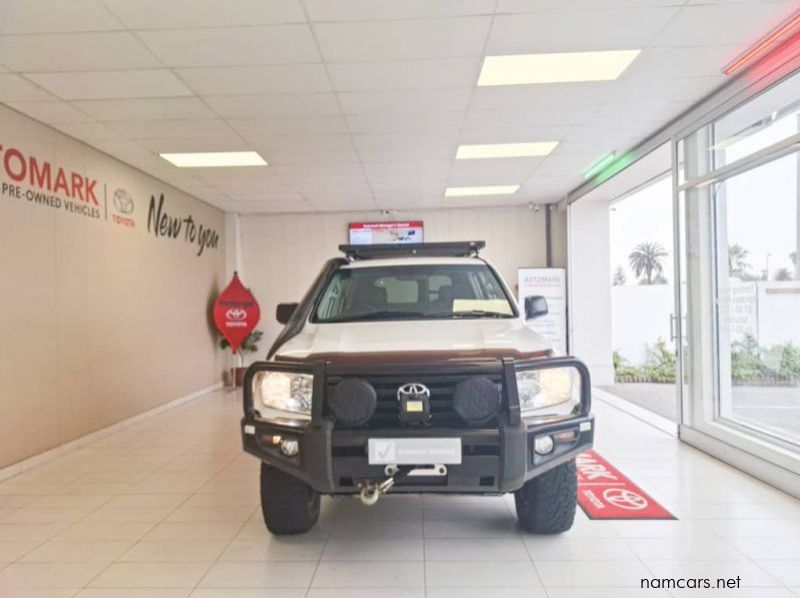 2013 Toyota Land Cruiser 200 GX pictures