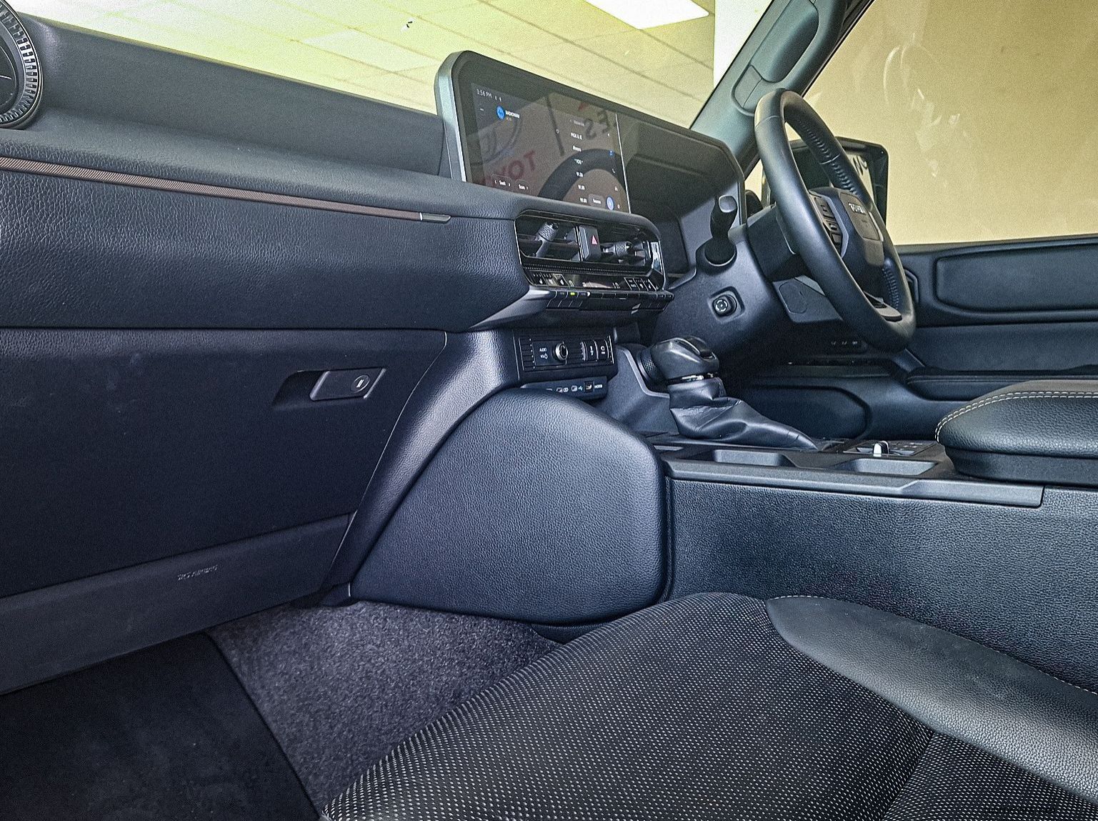 2024 Toyota Prado 2.8 GD6 VX-R AT 4x4 pictures