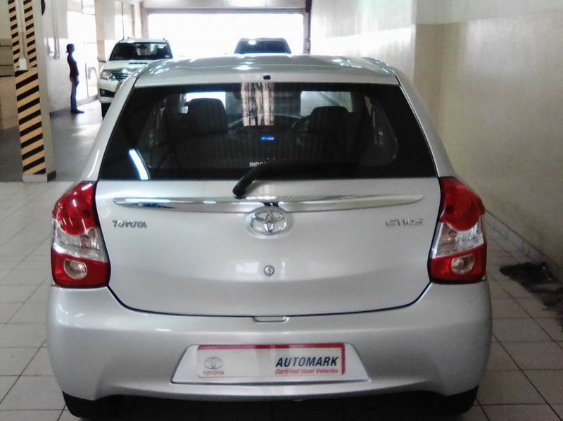 2014 Toyota Etios 1.5 XS Sprint 5dr pictures