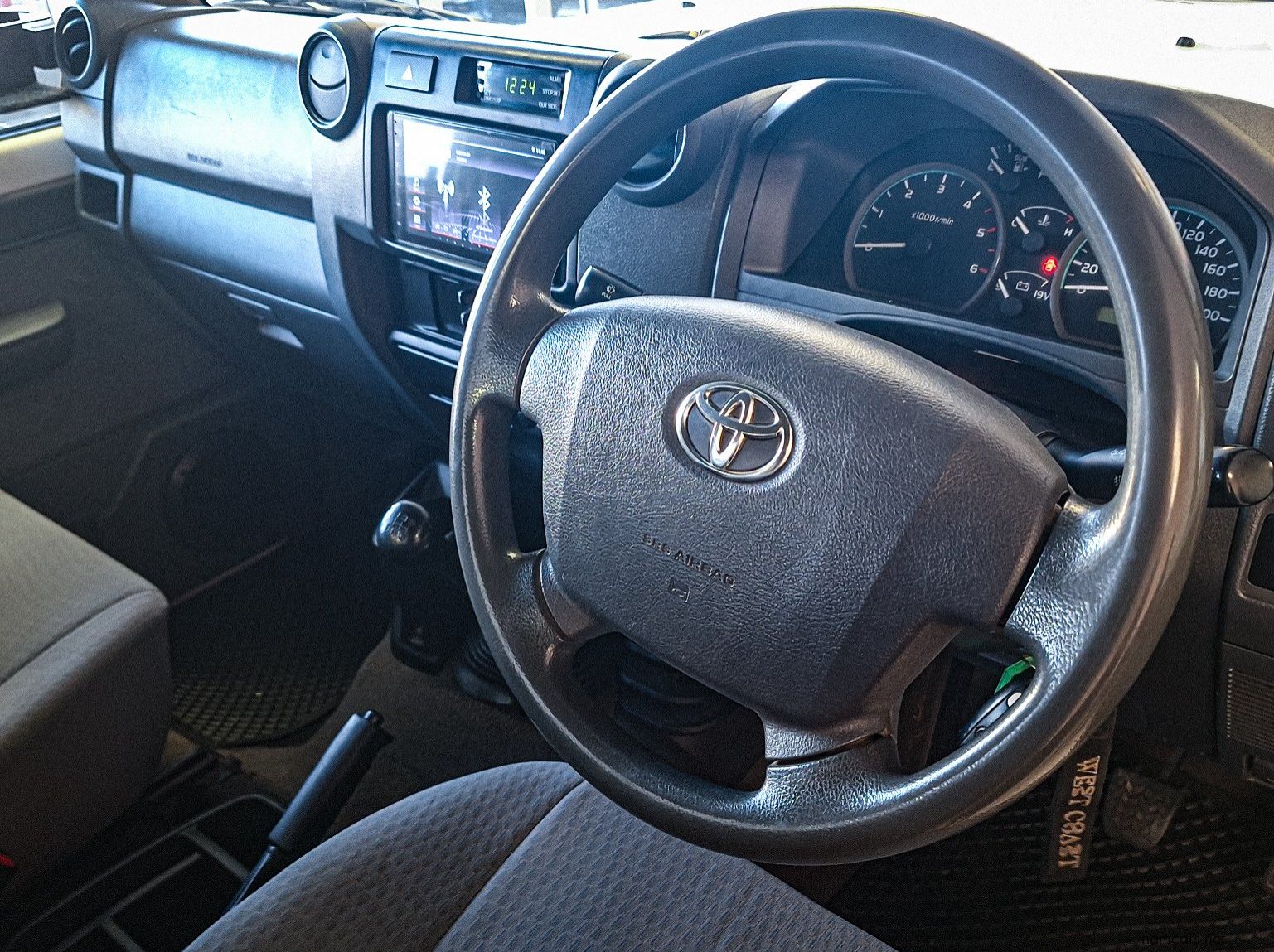 2018 Toyota Land Cruiser 79 4.5D S/CAB 4X4 MT pictures