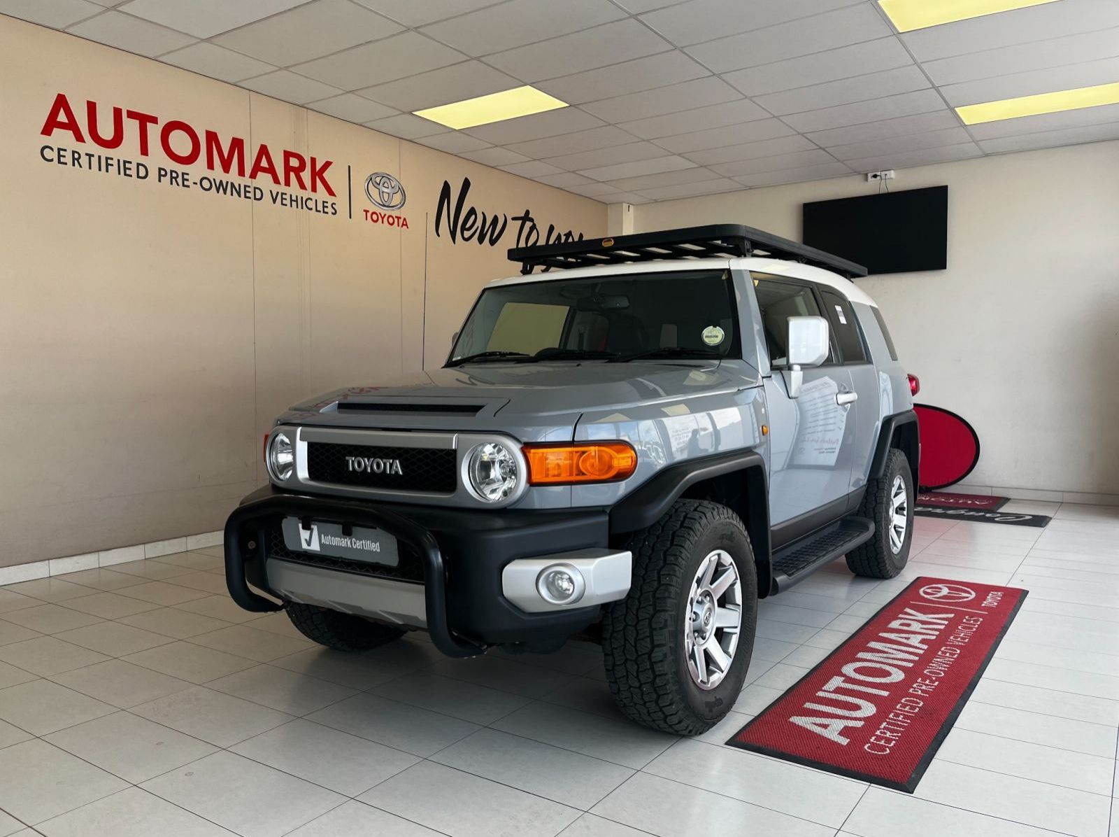 Used Toyota FJ Cruiser 4.0 V6 AT 4x4  for sale in Windhoek, Walvis Bay, Okahandja, Gobabis, Mariental, Otjiwarongo, Ongwediva, Namibia