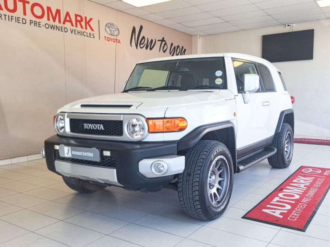 Used Toyota FJ Cruiser 4.0 V6 4x4 AT for sale in Windhoek, Walvis Bay, Okahandja, Gobabis, Mariental, Otjiwarongo, Ongwediva, Namibia